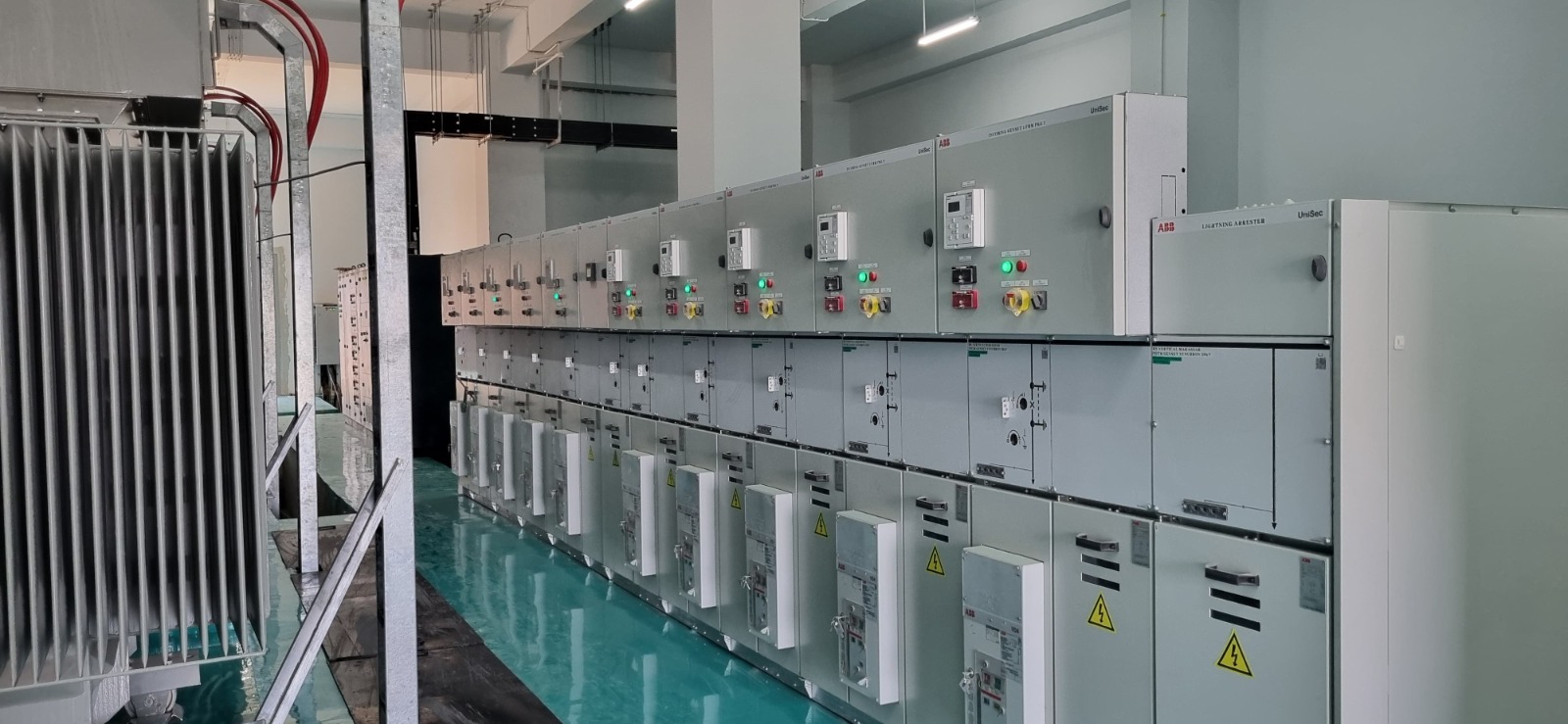RS Vertikal Makassar — panel elektrikal 1