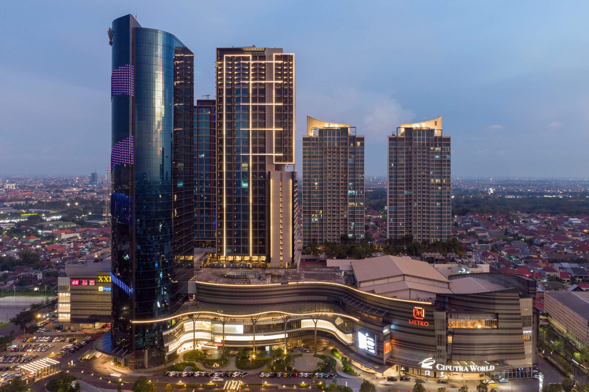 Ciputra World — tampak bangunan